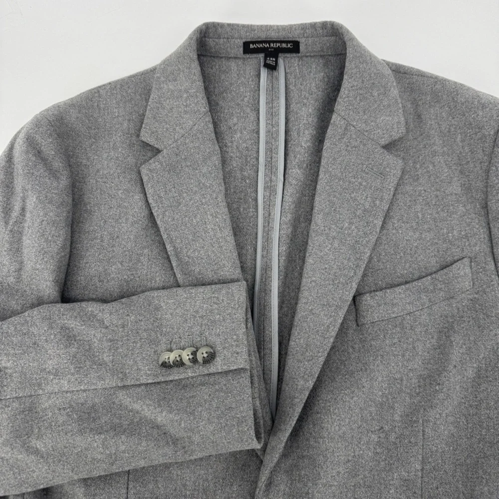 Banana Republic Mens 44R Grey Wool Blend Two Button Blazer Sport Coat Jacket